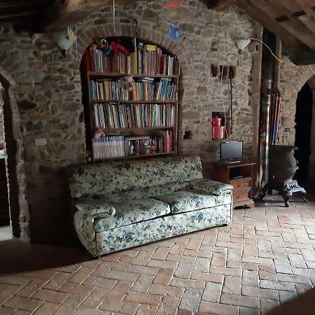 Attic With Balcony At Locanda Del Capo Capannori Exterior foto