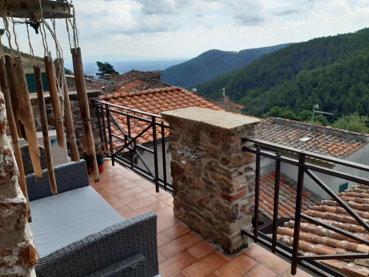 Attic With Balcony At Locanda Del Capo Capannori Exterior foto