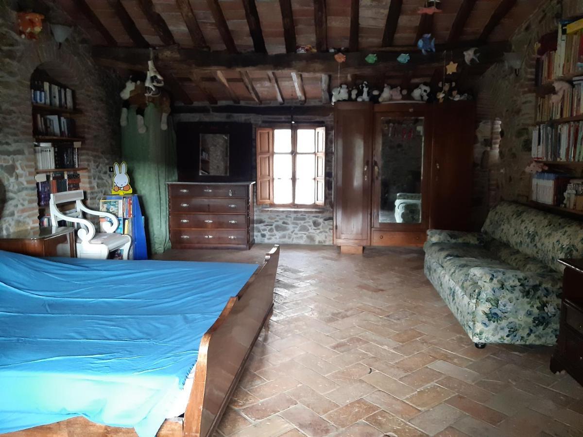 Attic With Balcony At Locanda Del Capo Capannori Exterior foto