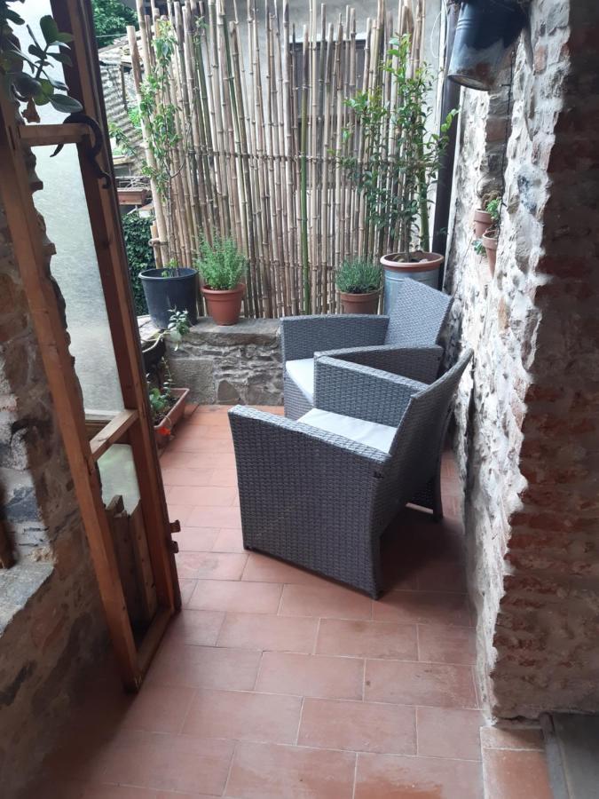 Attic With Balcony At Locanda Del Capo Capannori Exterior foto